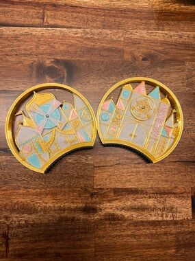 It’s a small world Disney Factory 55 / Aloha Ears Interchangeable Ears
